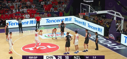 多点开花！中国男篮首节12人轮换，8人完成得分