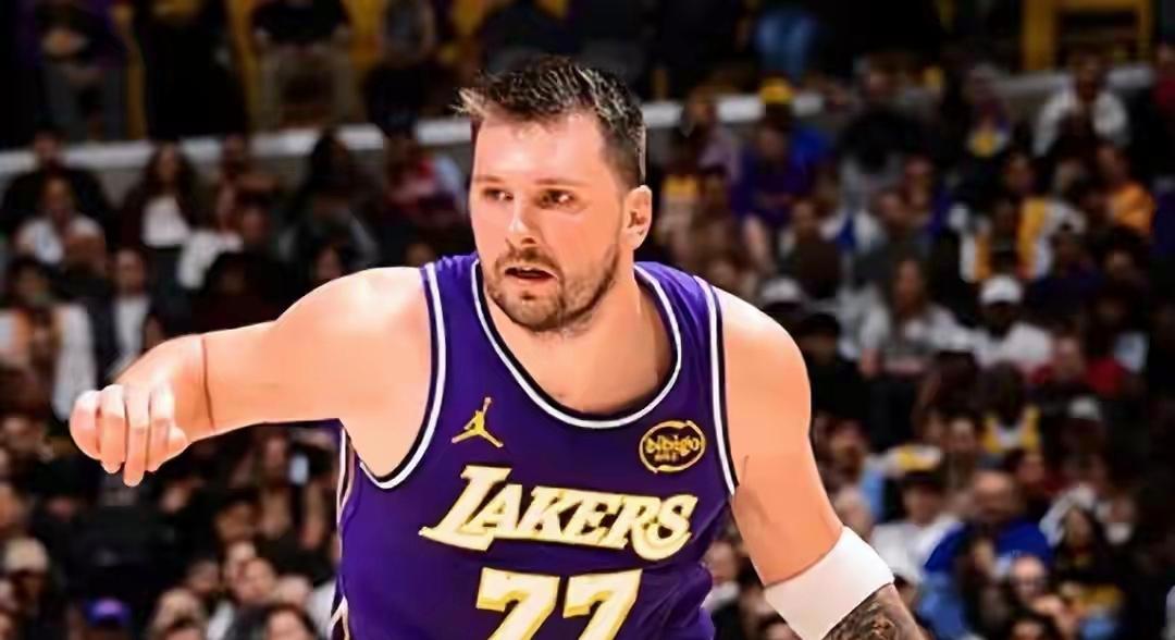 开云官网-里夫斯35分2助 NBA湖人119-115逆转76人 恩比德35分7板7助