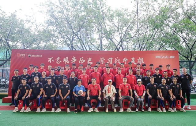 kaiyun中国官网-深足出征足协杯 长津湖战役老兵鼓励队员敢打敢拼