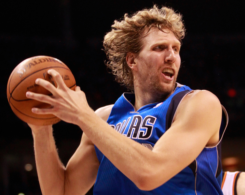 三旬球员连续20+：战神卡44场领跑 老詹领衔现役7人 火箭威登上榜